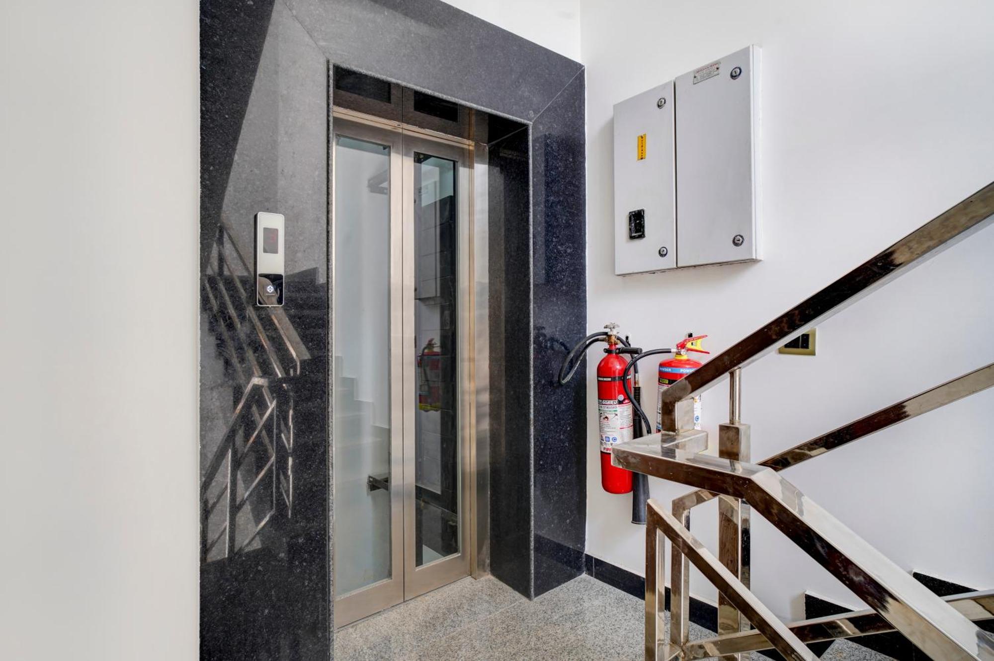 Treebo Corporate Inn Noida Dış mekan fotoğraf